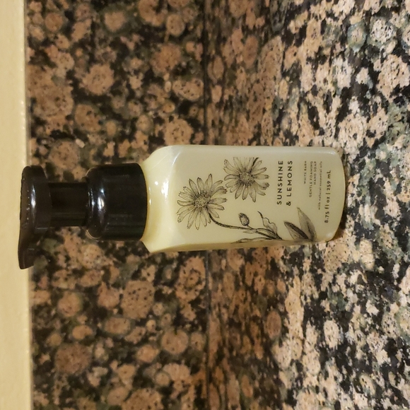 White Barn Bath & Body White Barn Sunshine And Lemons Gentle